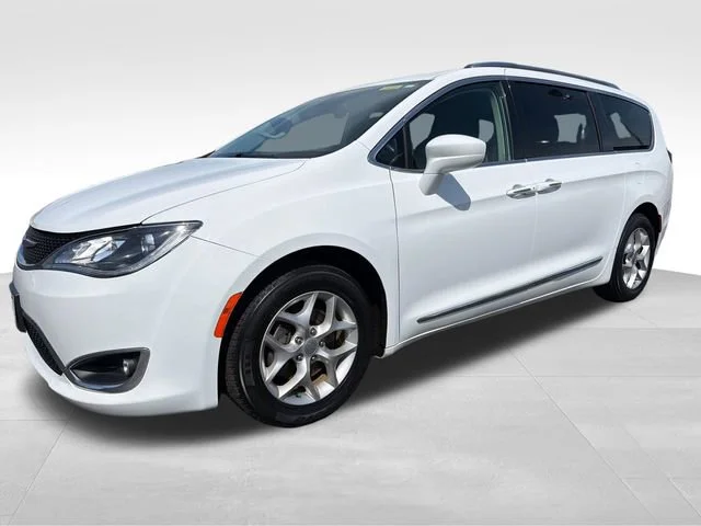 2018 Chrysler Pacifica Touring L Plus's photo