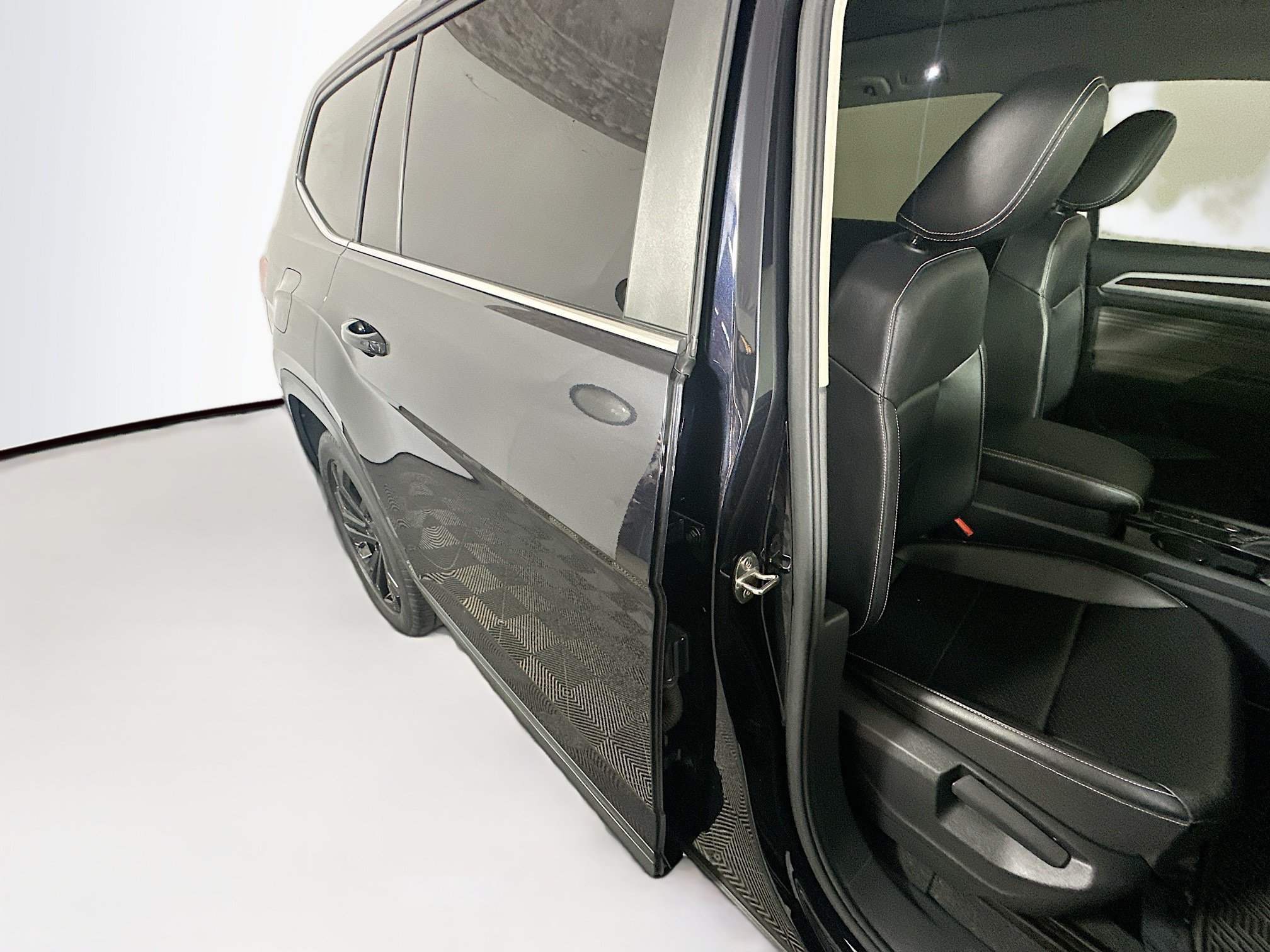 Used 2022 Black Volkswagen 2.0T SE w/Technology image 28