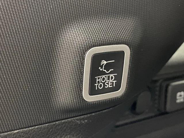 New 2026 Baltic Gray Metallic Clearcoat Jeep Altitude image 16
