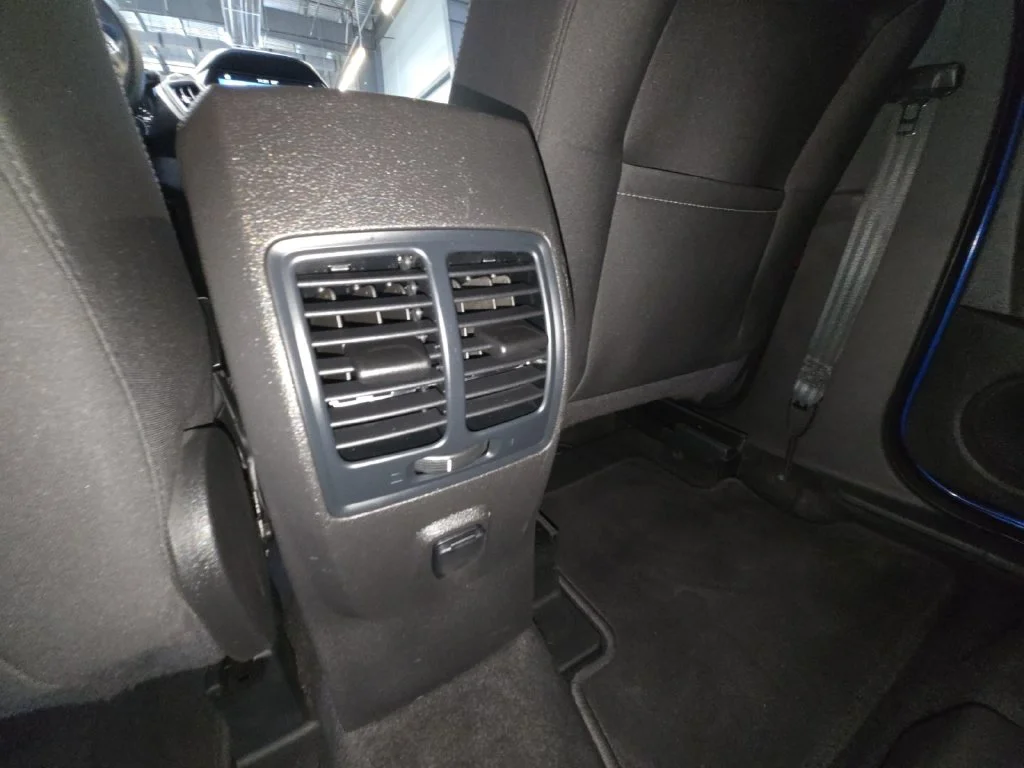 Used 2018 Blue Ford SE image 34
