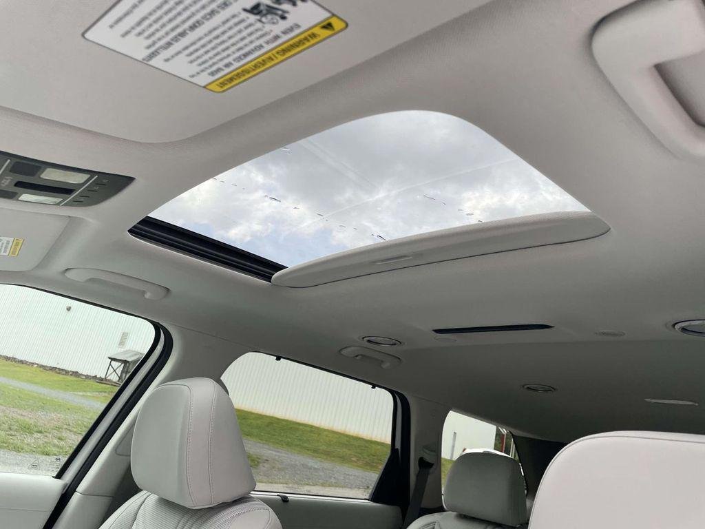 New 2026 White Hyundai SEL Premium 8P image 18