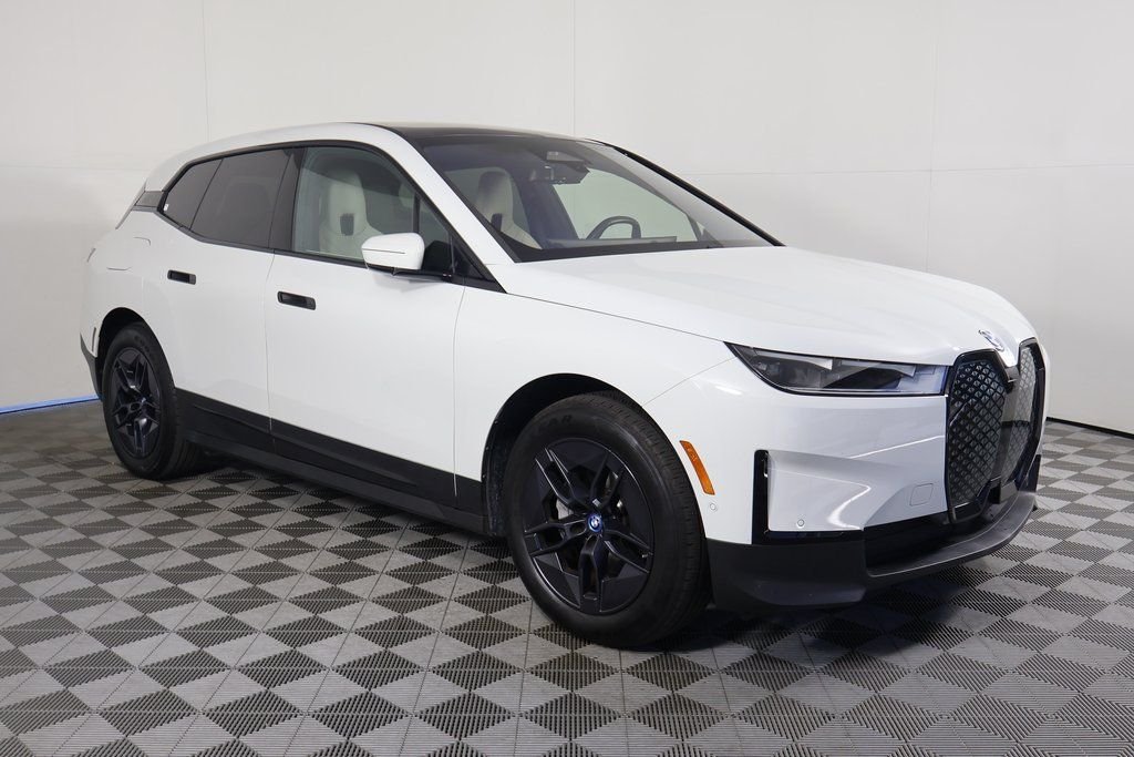 Certified Used 2024 Alpine White BMW xDrive50 image 3