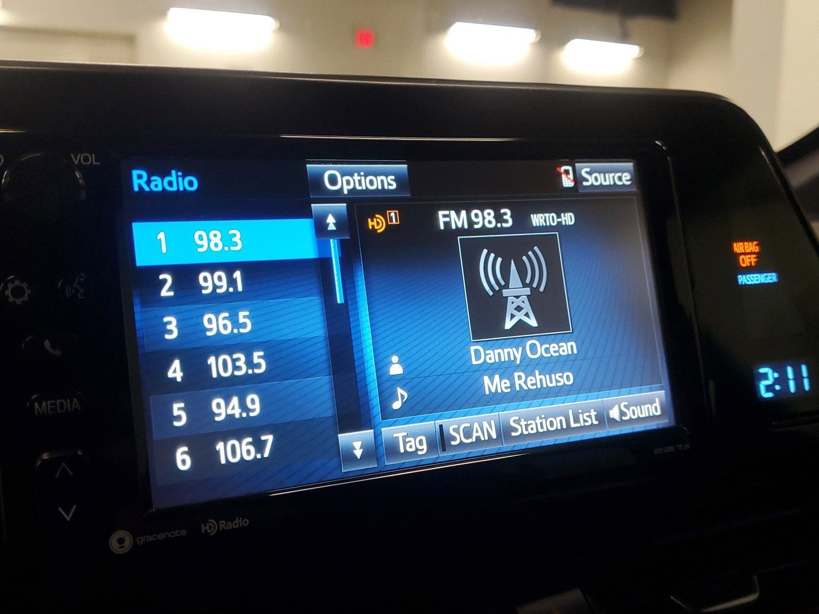 Used 2018 Blizzard Pearl Toyota XLE image 27