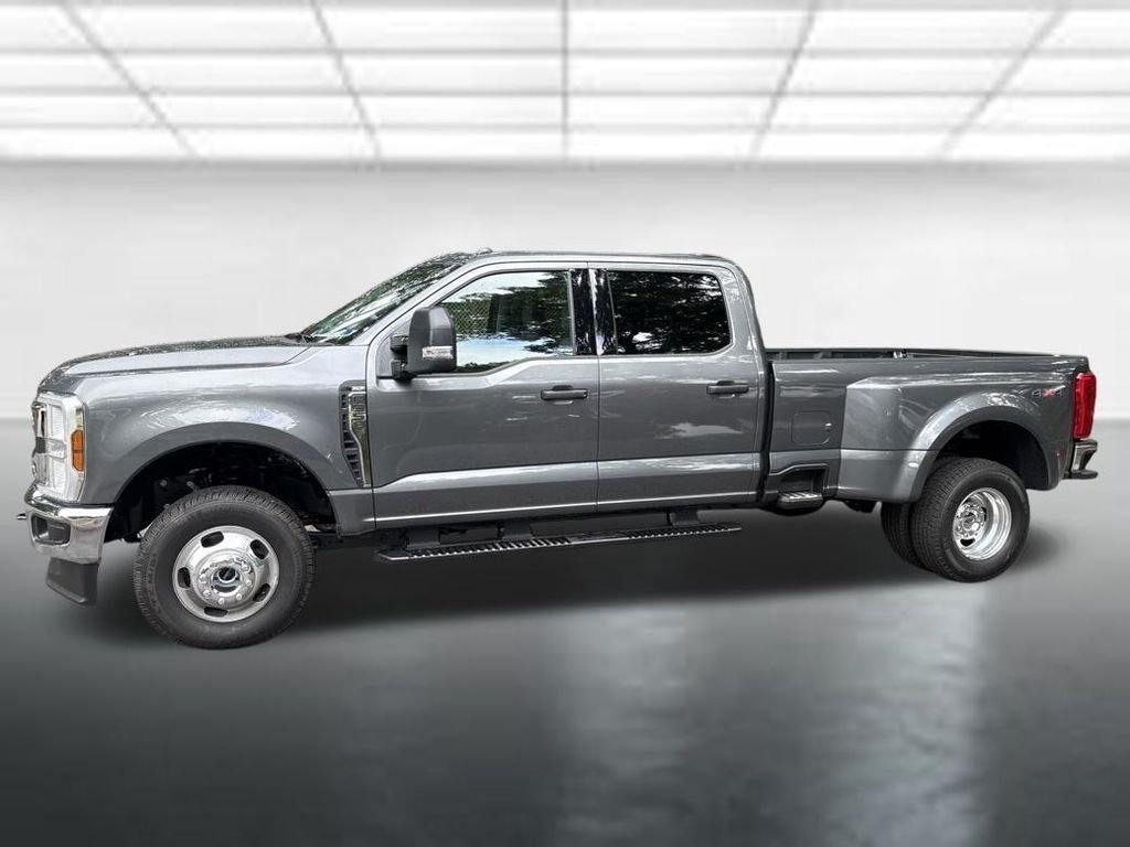 Used 2026 Gray Ford XLT image 2