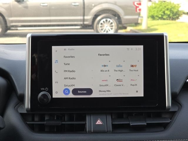 2024 Toyota RAV4 XLE - Photo 12