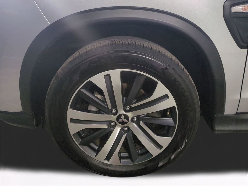 Used 2024  Mitsubishi 2.0 ES image 11