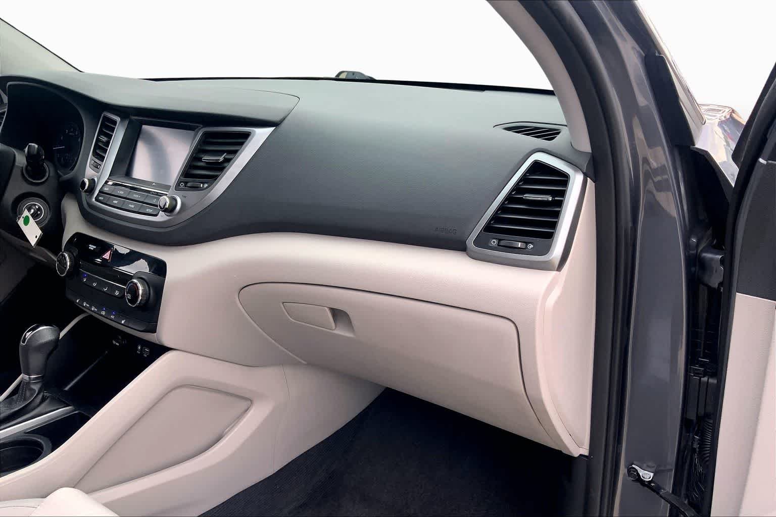 Used 2018 Coliseum Gray Hyundai SEL image 17
