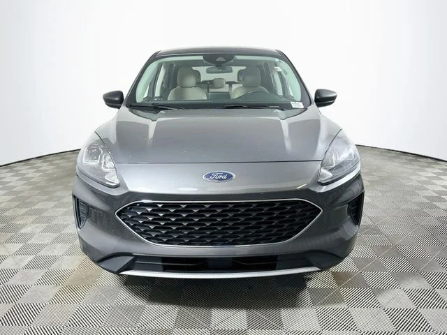 Pre-Owned 2022 Ford Escape SE