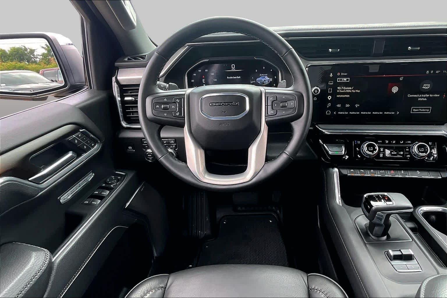 Used 2025 Onyx Black GMC Denali image 6