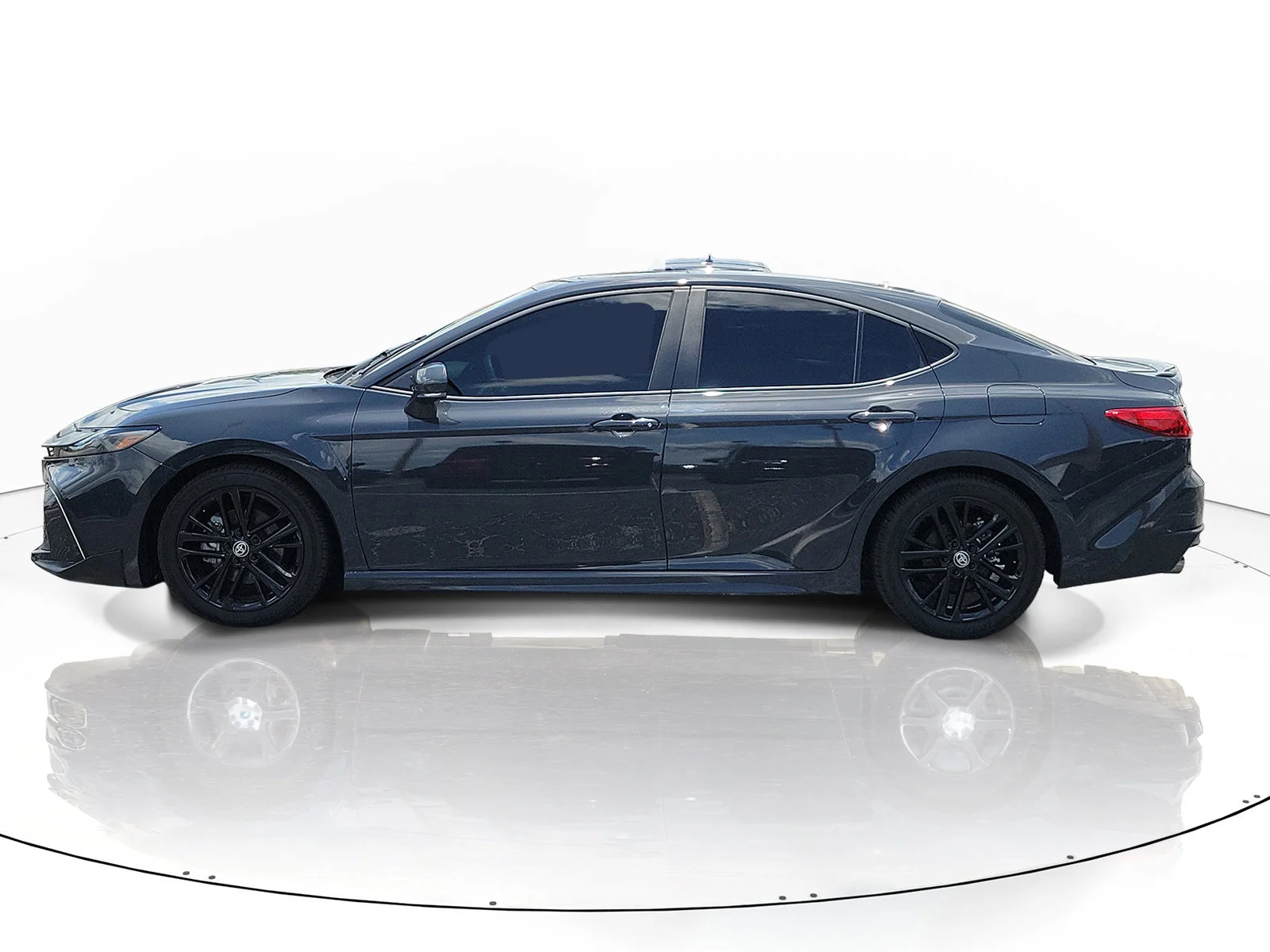 Used 2025 Underground Toyota LE image 4