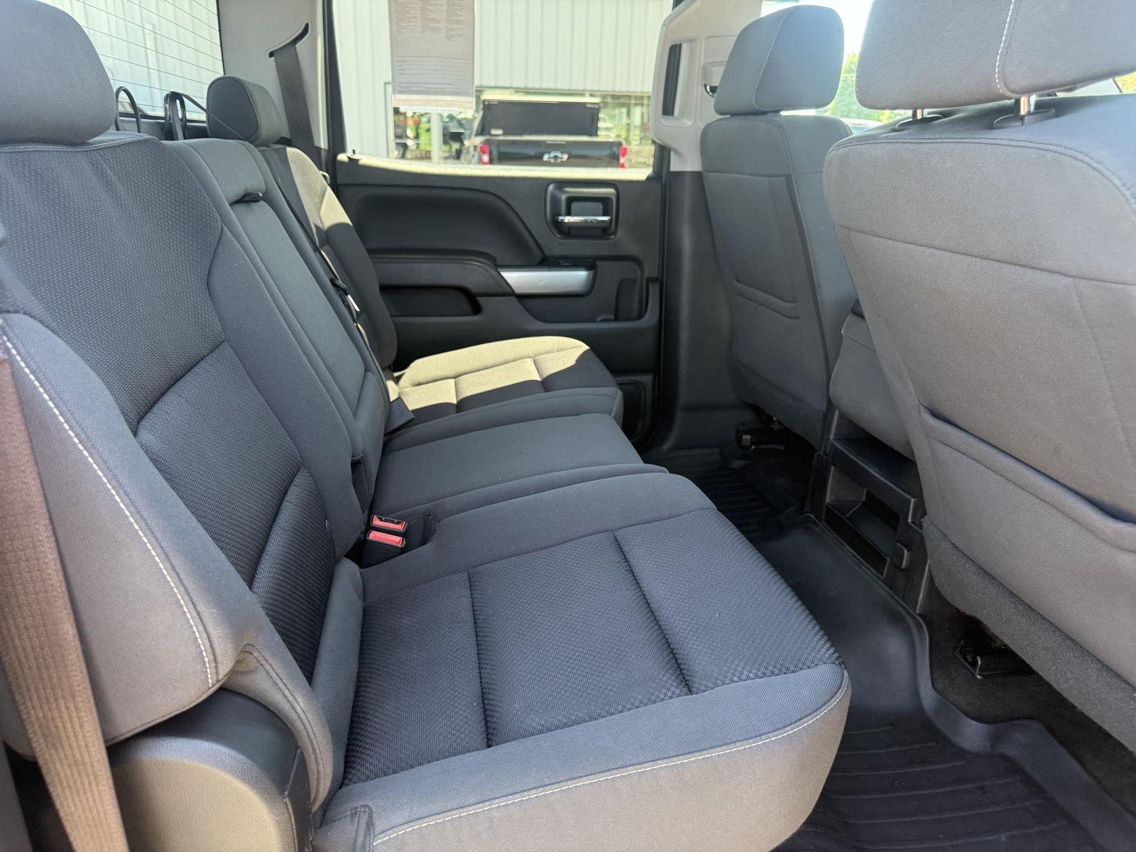 Used 2017 GRAPHITE METALLIC Chevrolet LT image 20