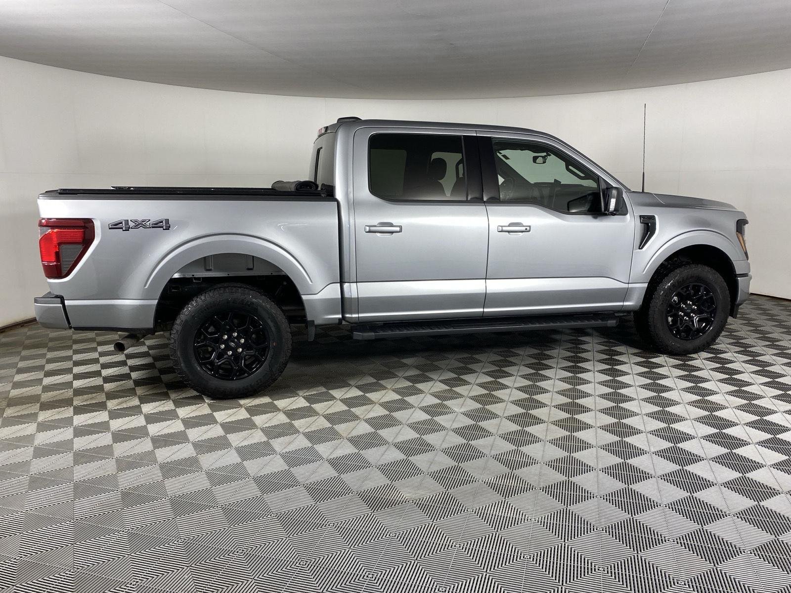 Used 2025 Iconic Silver Ford XLT image 11