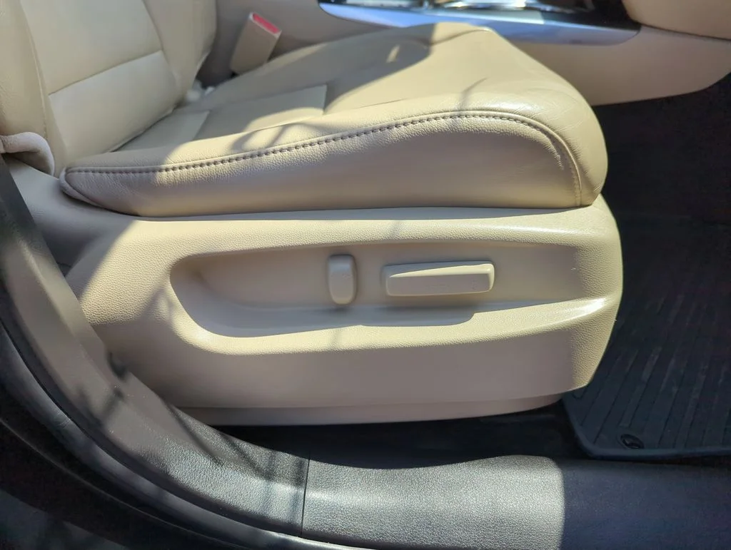 Used 2017  Acura 3.5L image 40