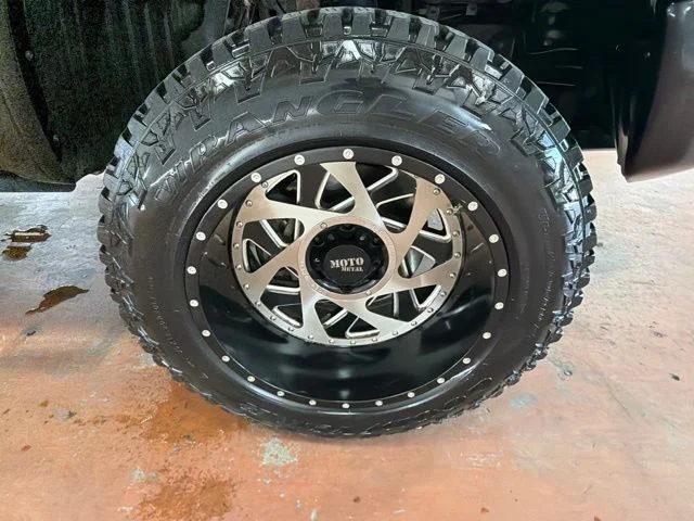 Used 2018 Magnetic Black Nissan PRO-4X image 10