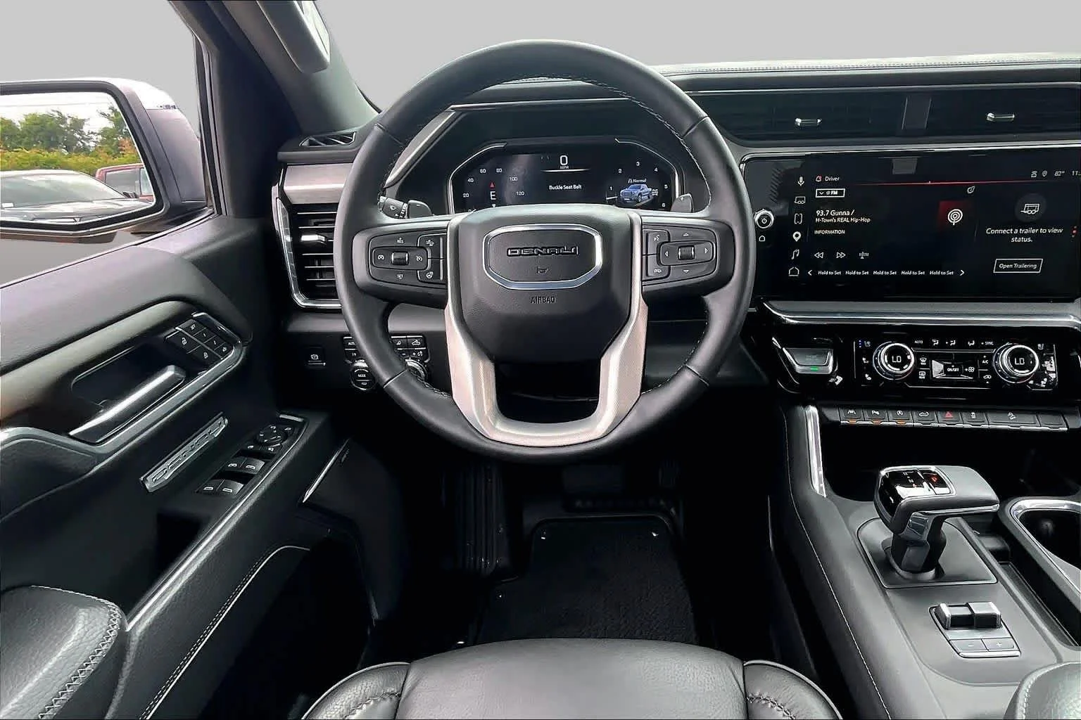 Used 2025 Onyx Black GMC Denali image 6