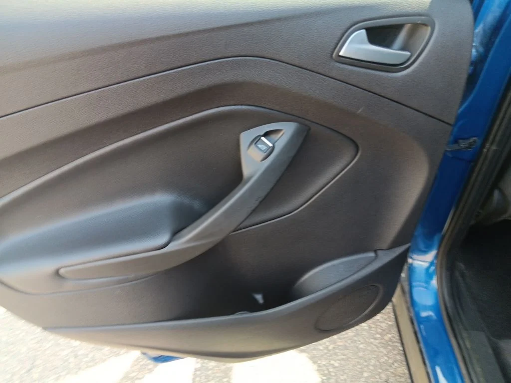 Used 2019 Lightning Blue Metallic Ford SE image 31