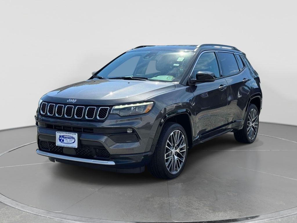 Used 2023 Gray Jeep Limited image 3