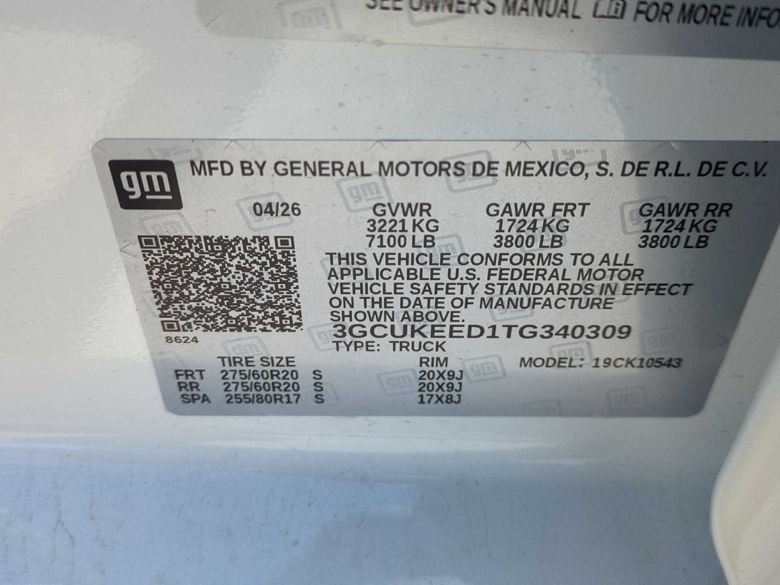 New 2026 Summit White Chevrolet RST image 31