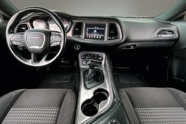 Used 2023 White Dodge SXT image 7