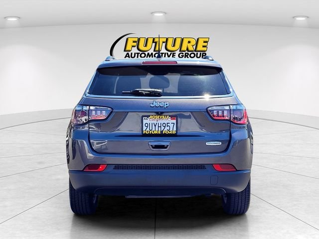 Used 2021 Gray Jeep Latitude image 5