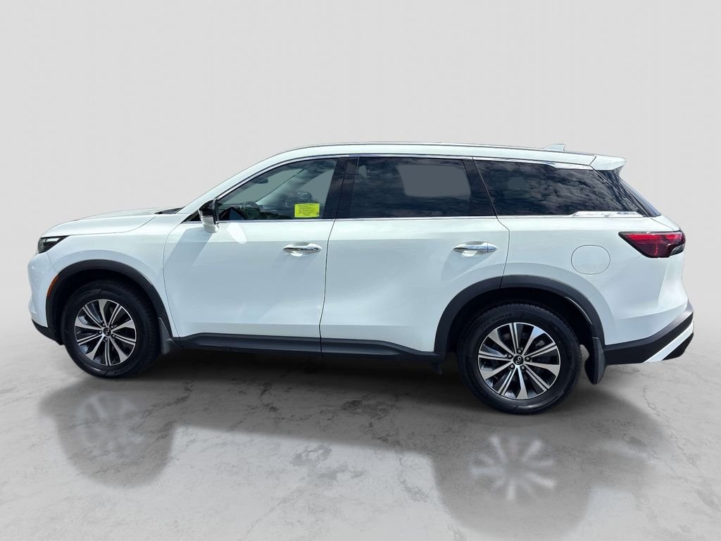 Used 2023 White INFINITI PURE image 2