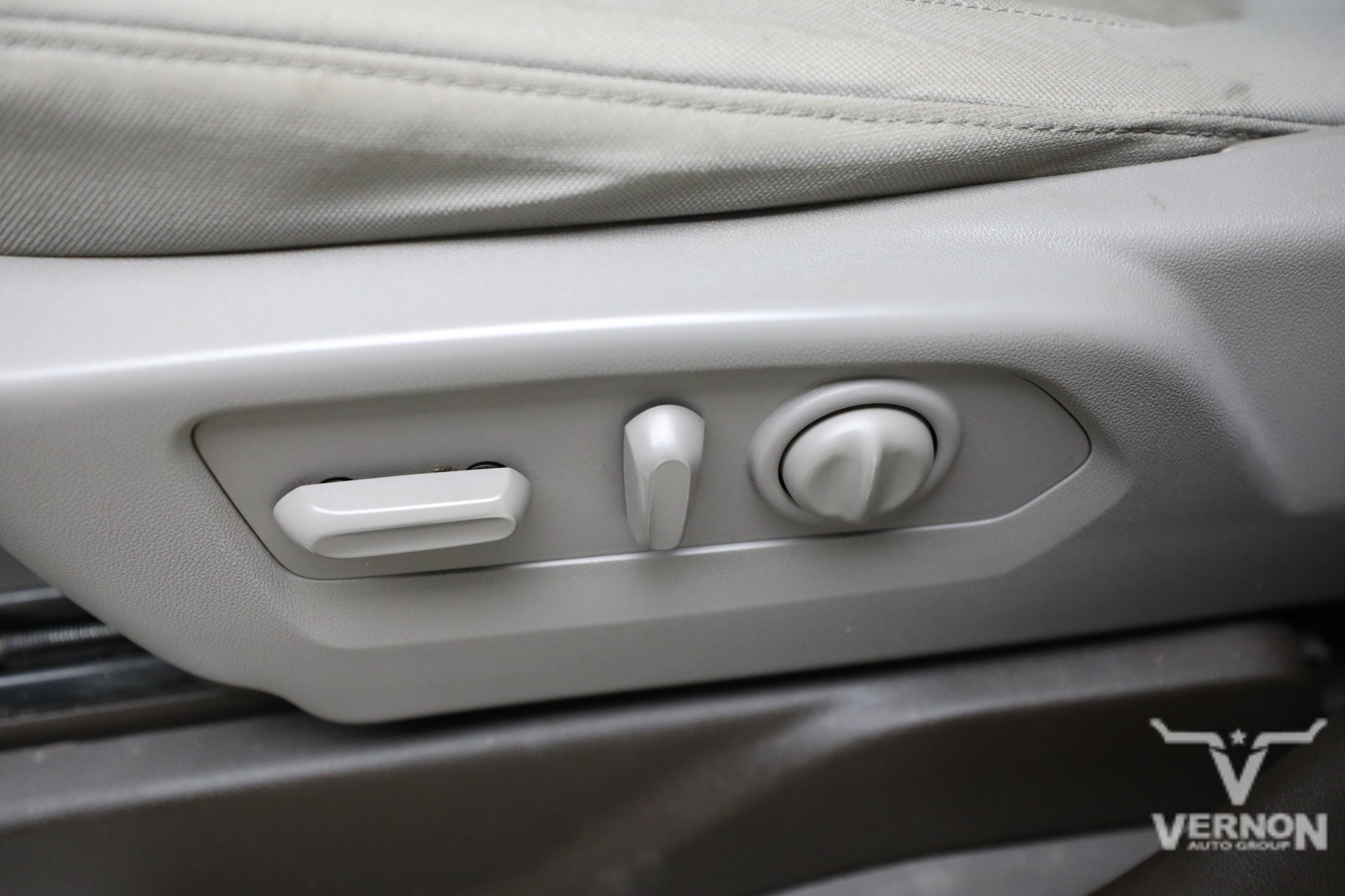 Used 2021 Silver Ice Metallic Chevrolet Y image 14