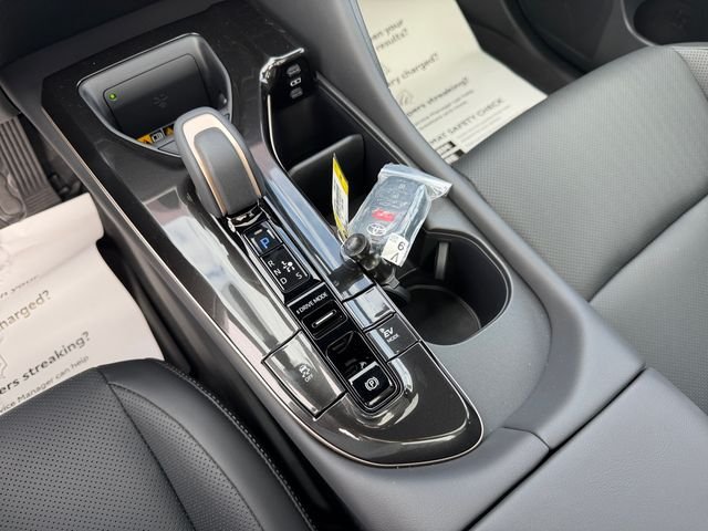 2026 Toyota Crown Signia Limited - Photo 18