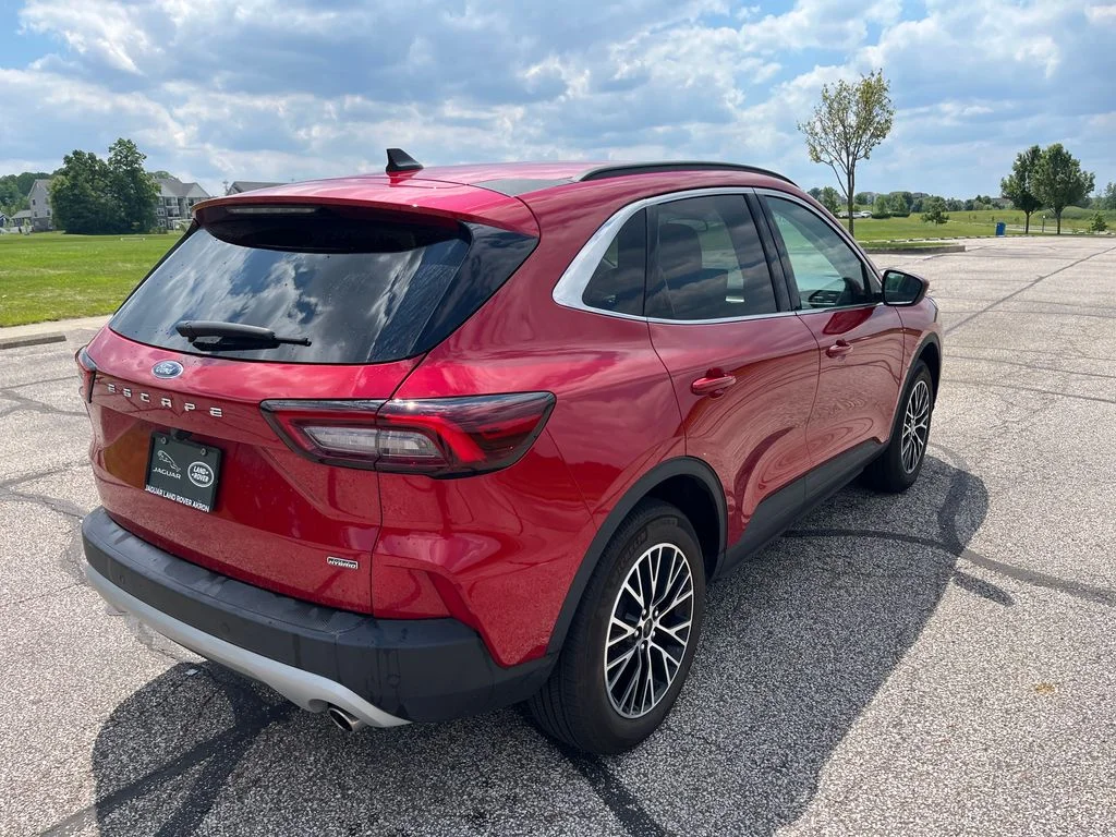 Used 2025 Red Ford Base image 5