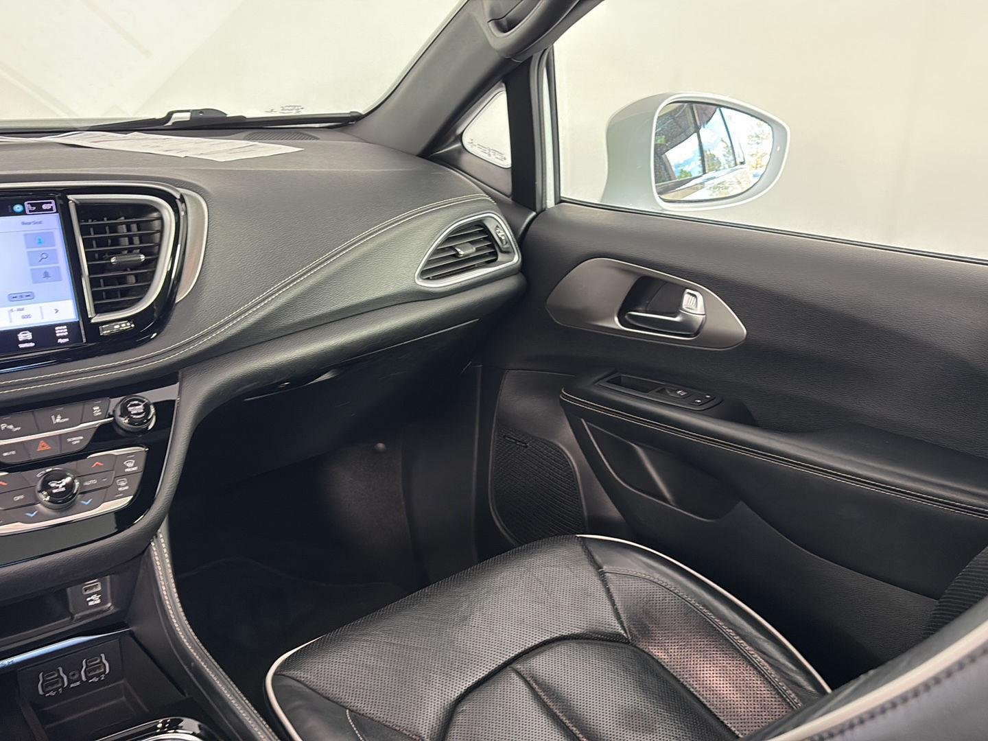 Used 2022 Bright White Clearcoat Chrysler Hybrid Limited image 19