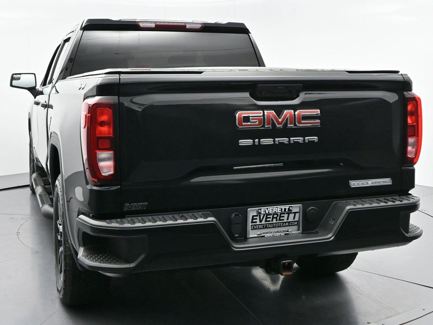 Used 2025 Onyx Black GMC Elevation image 2