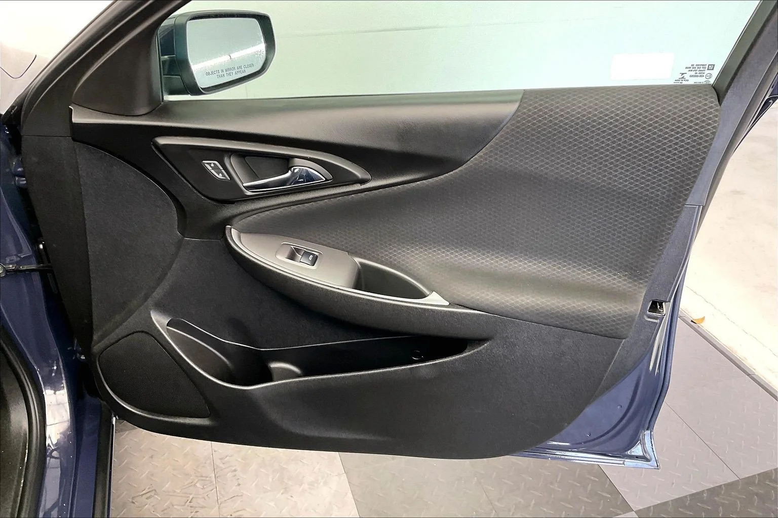 Used 2025 Night Shade Metallic Chevrolet LT image 26