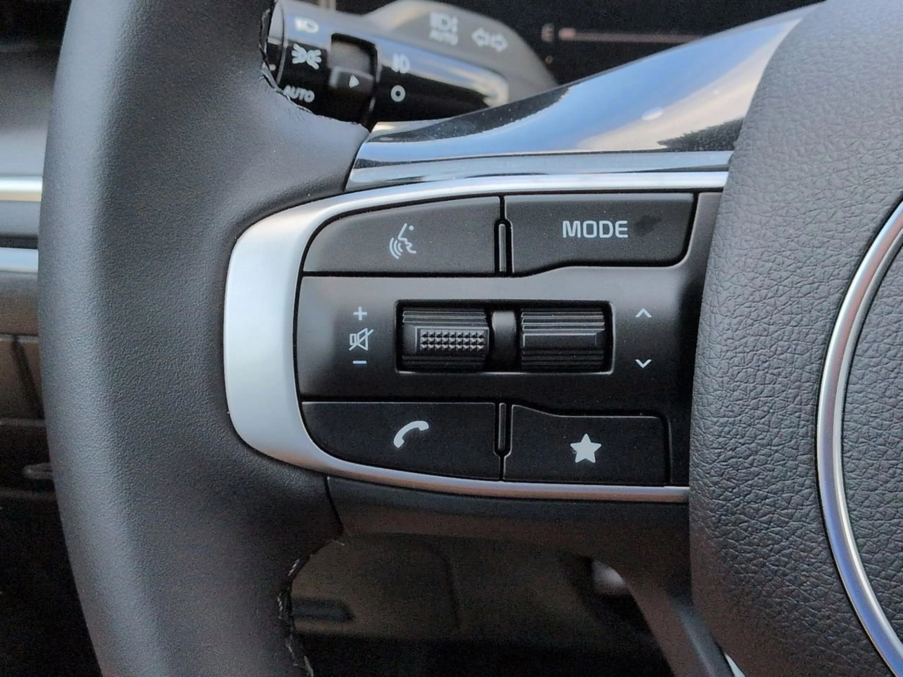 New 2026 Snow White Pearl Kia GT-Line image 25