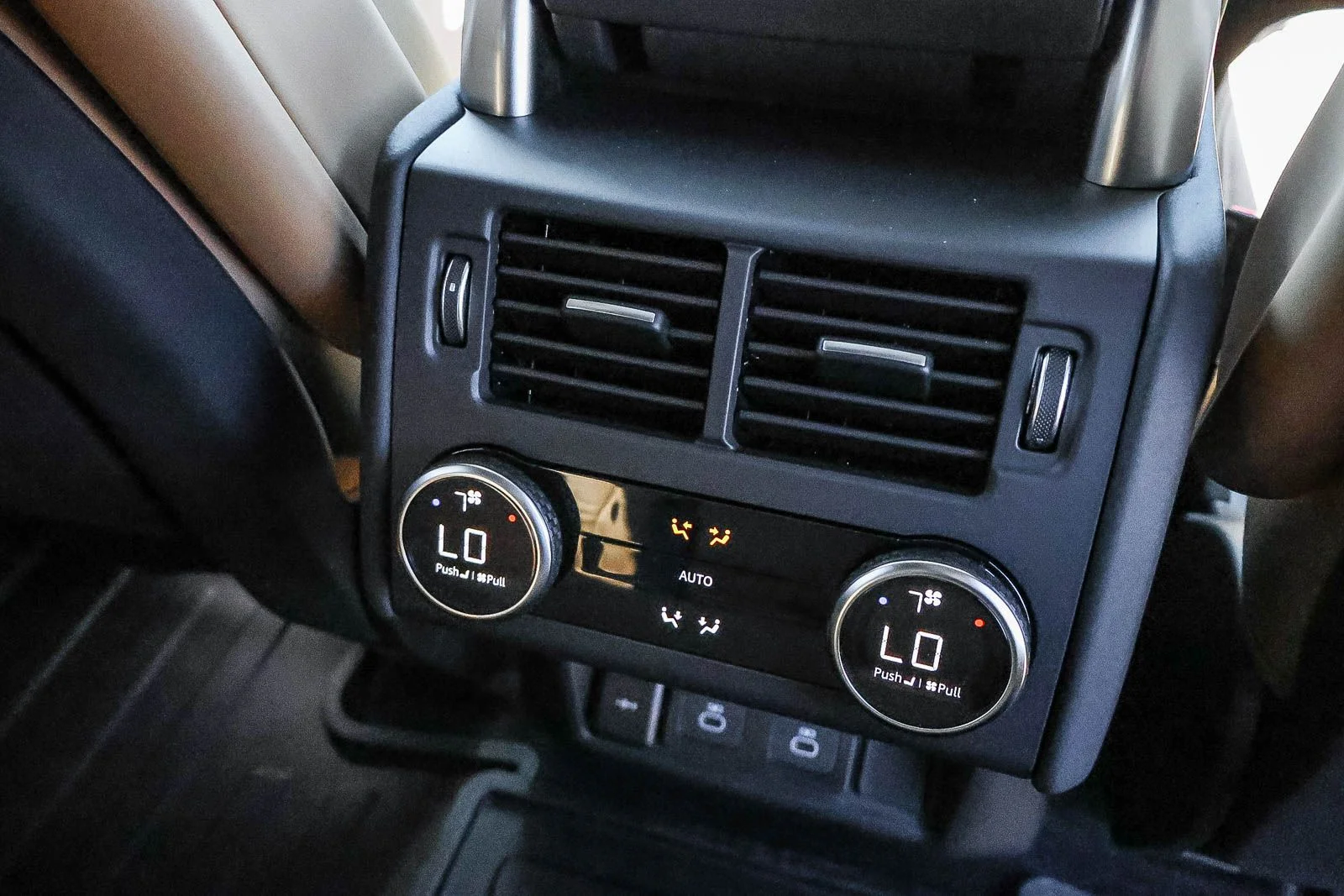 New 2026 Carpathian Grey Land Rover Dynamic SE image 22