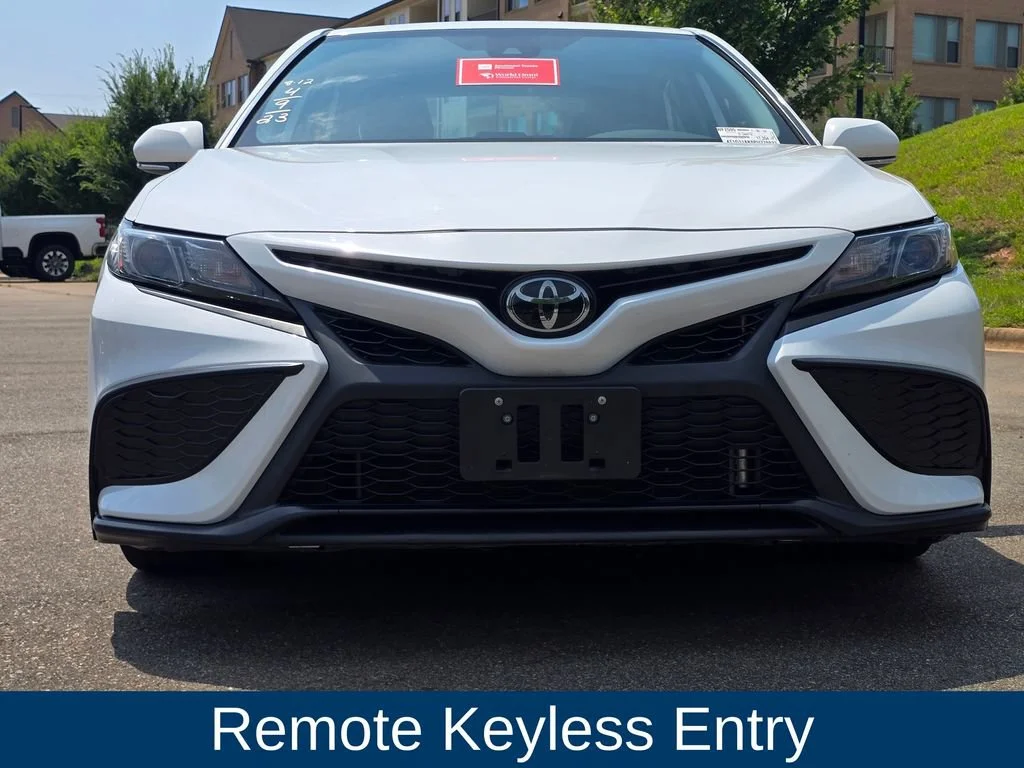 Used 2023 Ice Cap Toyota SE image 5
