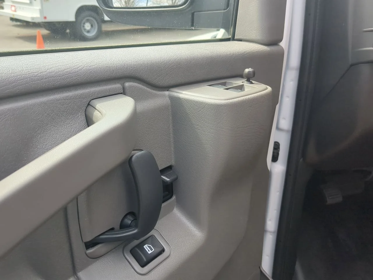 New 2025 Summit White GMC Work Van image 20