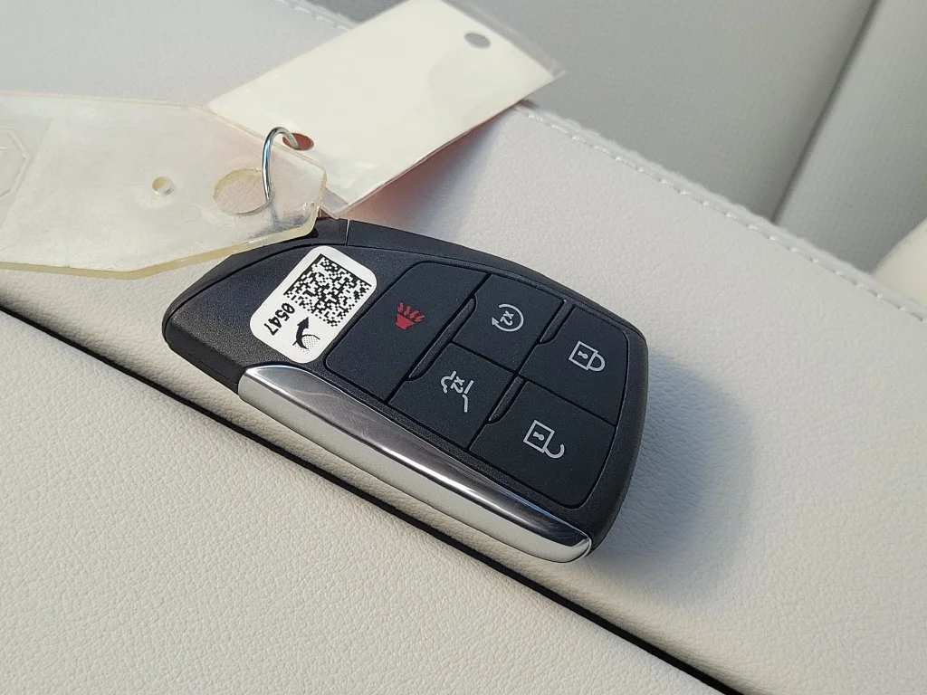 New 2026 Iridescent White Tricoat Buick Avenir image 29