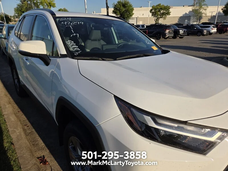 Used 2024 Ice TOYOTA XLE image 9