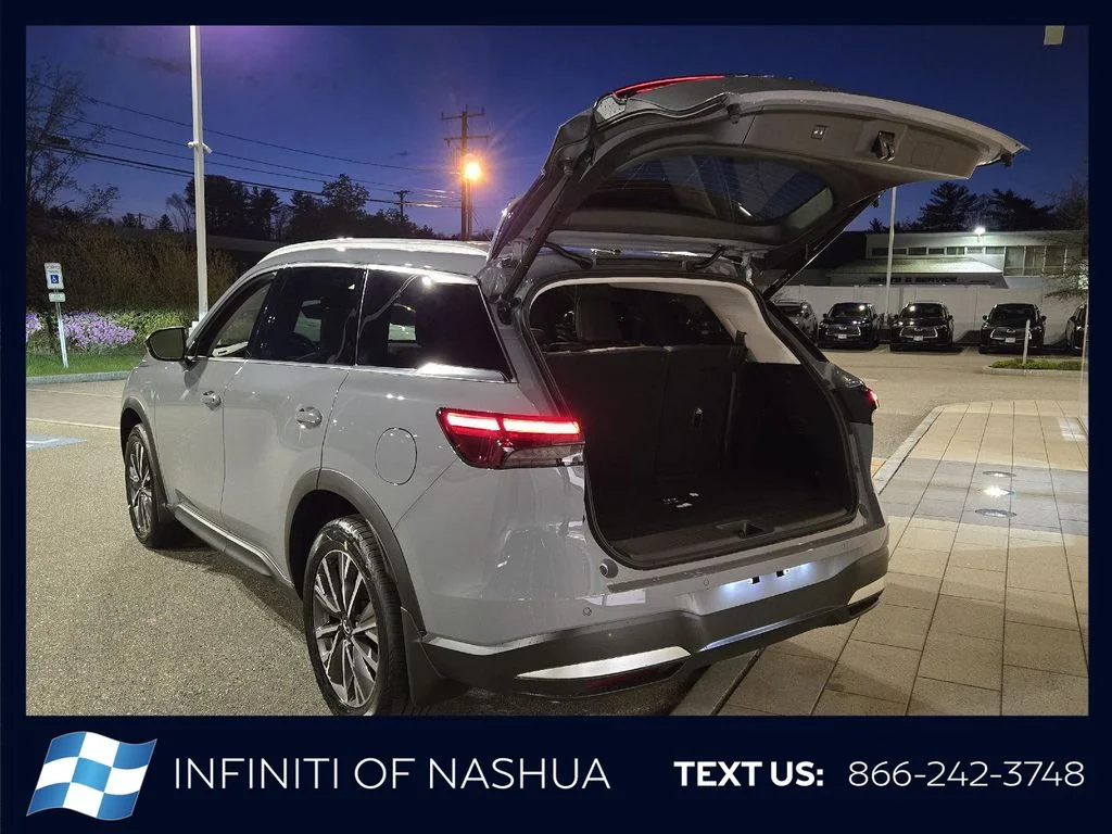 New 2027 HARBOR GRAY INFINITI Luxe AWD image 19