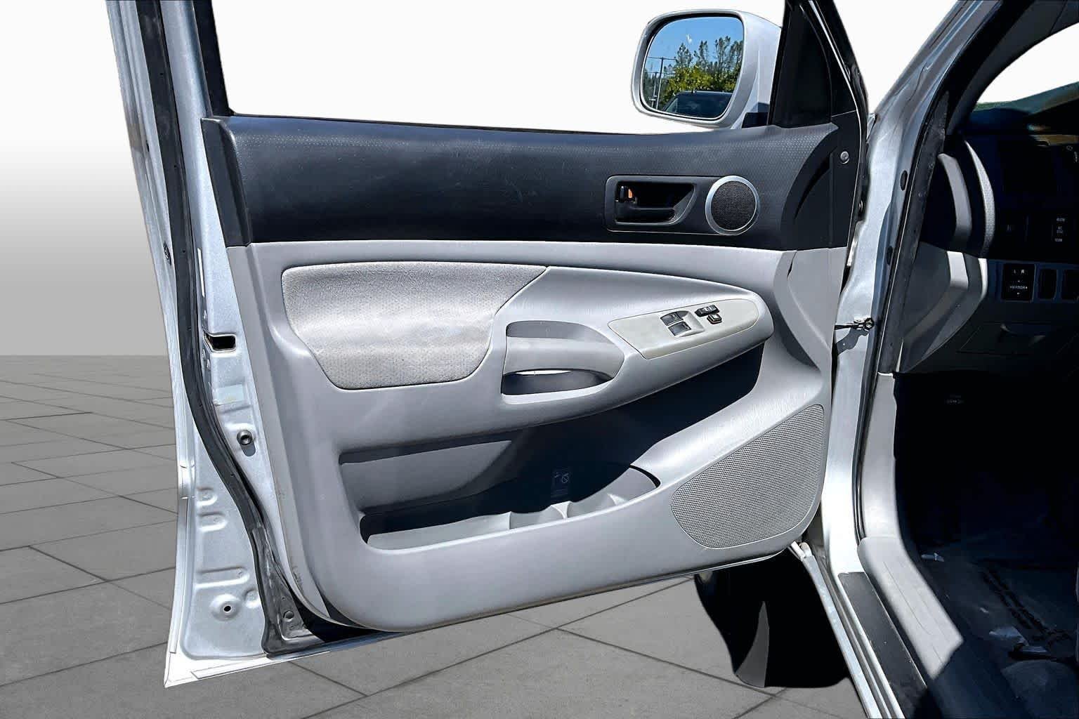 Used 2008 Silver Streak Mica Toyota PreRunner image 21