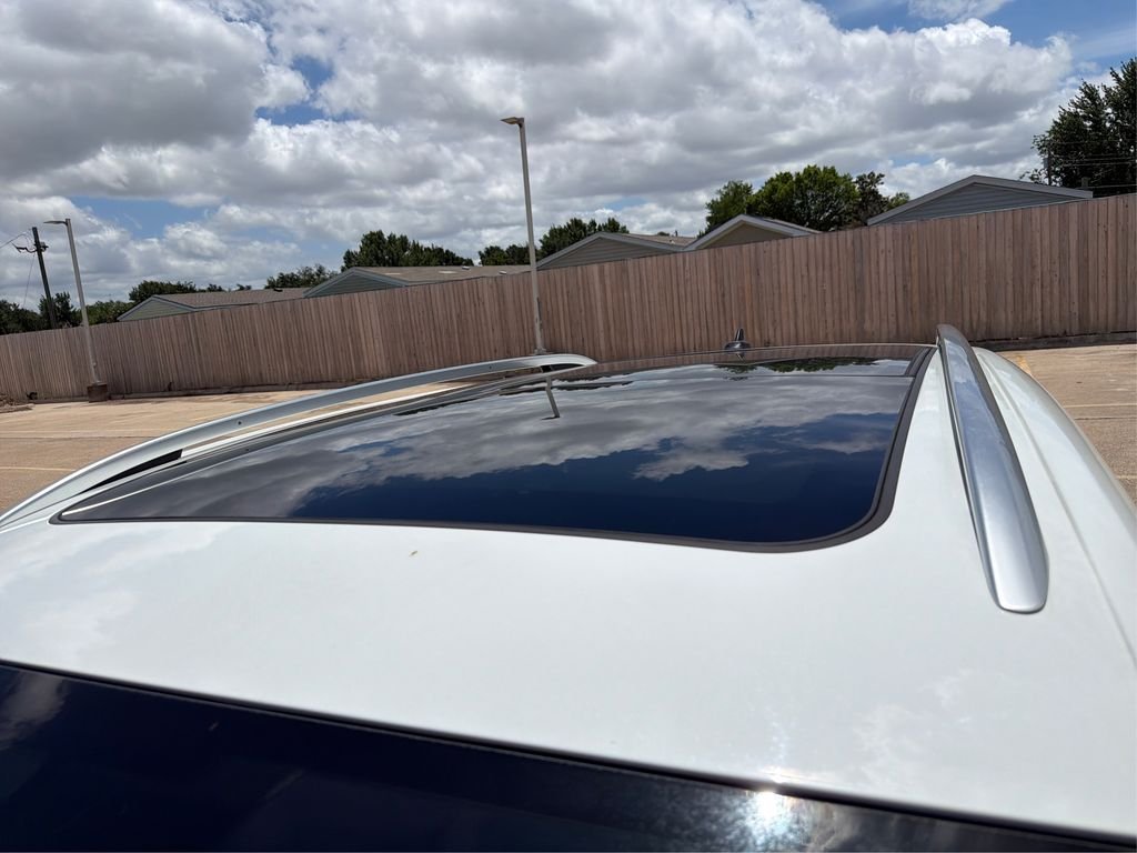 Used 2015 Pure White Volkswagen Lux image 13