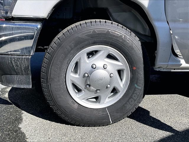 New 2025 Oxford White Ford E-350 SRW image 10