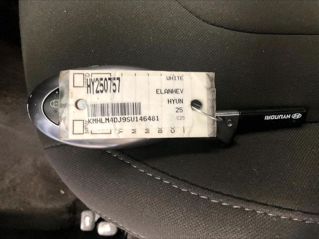 Used 2025 White Hyundai SEL Sport image 30