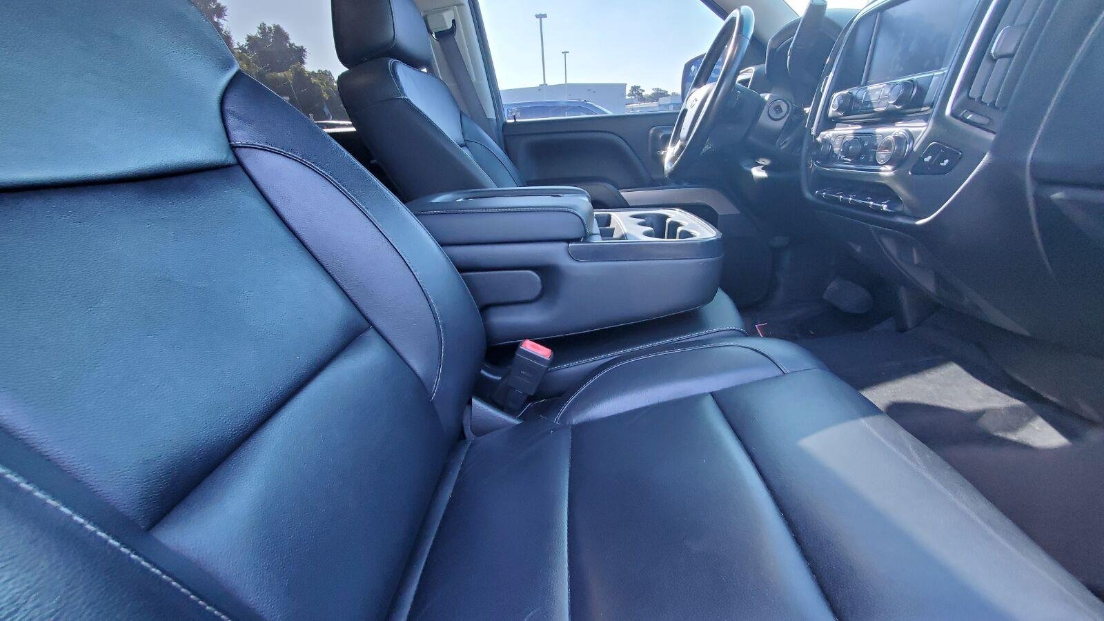 Used 2018 BLACK Chevrolet LT image 4