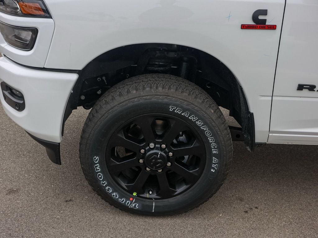 New 2026 Bright White Clear-Coat Exterior Paint RAM Big Horn Night Edition image 10