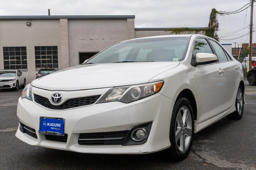 Used 2014 Toyota Camry SE with VIN 4T1BF1FK1EU825451 for sale in Syracuse, NY