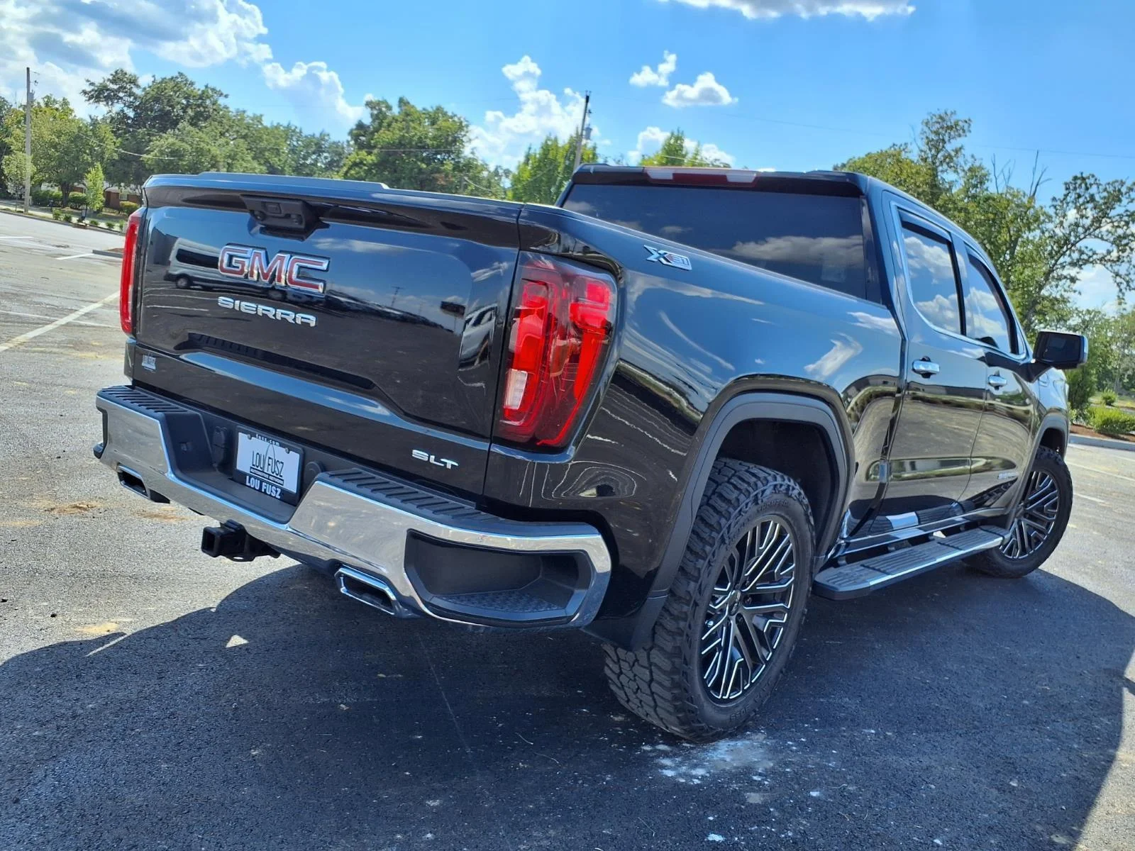 Used 2023 Onyx Black GMC SLT image 30