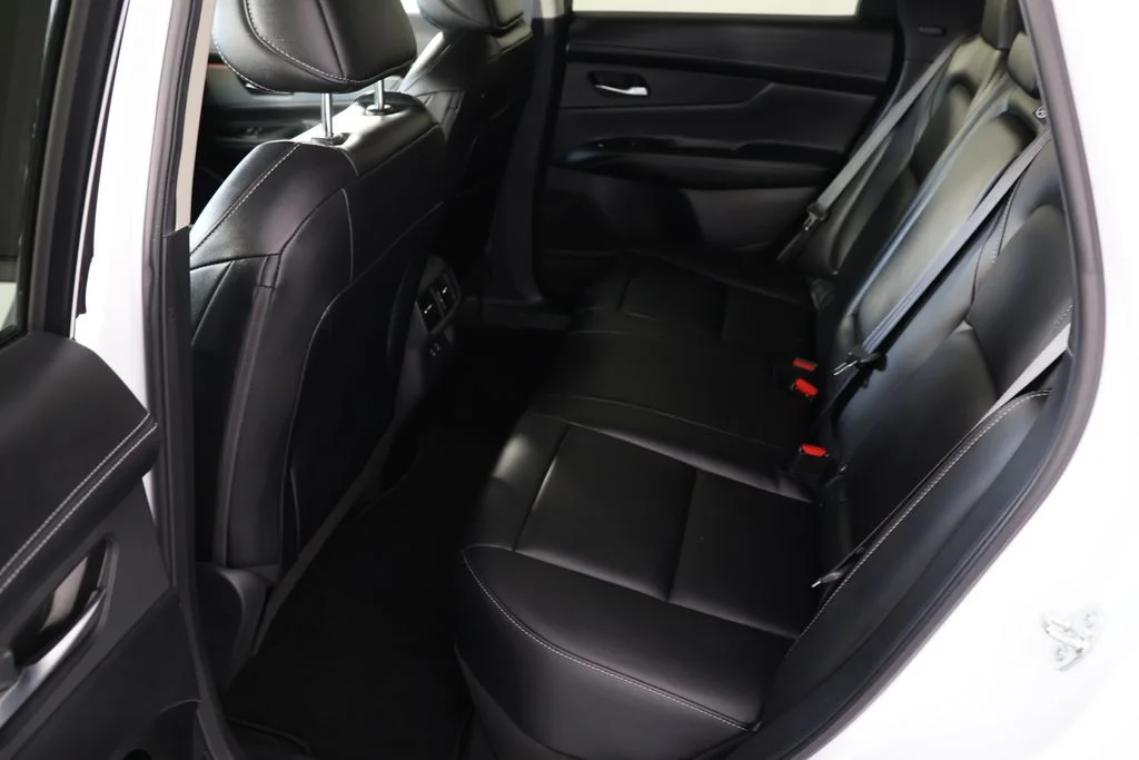Used 2025 White Pearl Nissan SL image 21