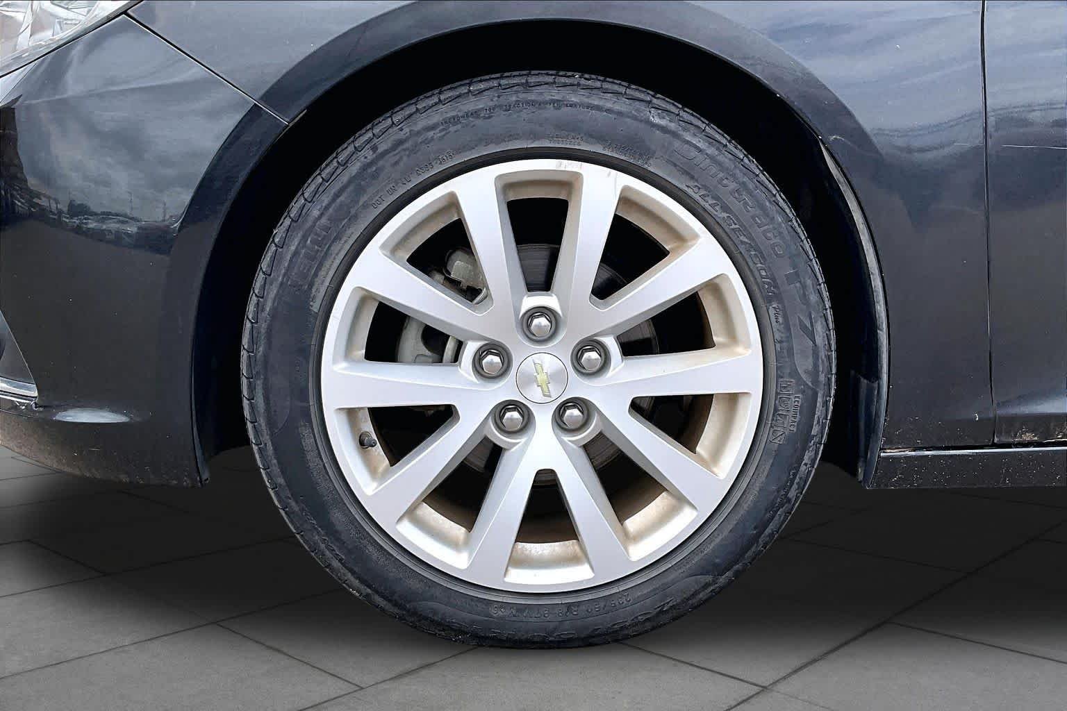 Used 2013 Black Granite Metallic Chevrolet LT image 9