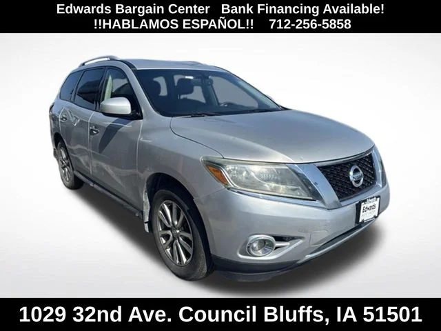 Used 2015 Silver Nissan SV image 1