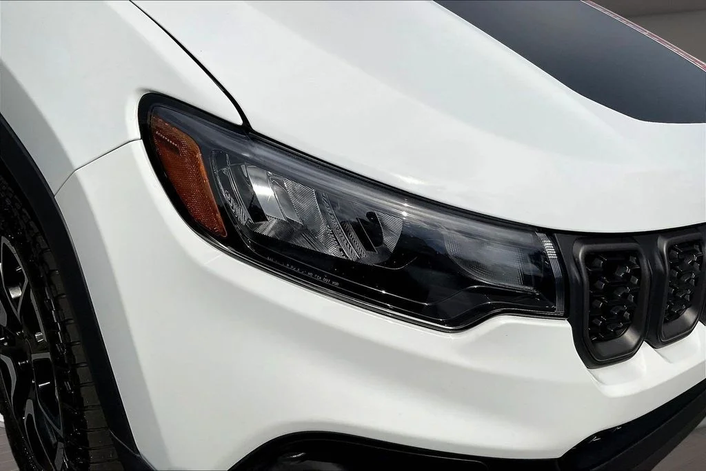 Used 2025 White Jeep Trailhawk image 35